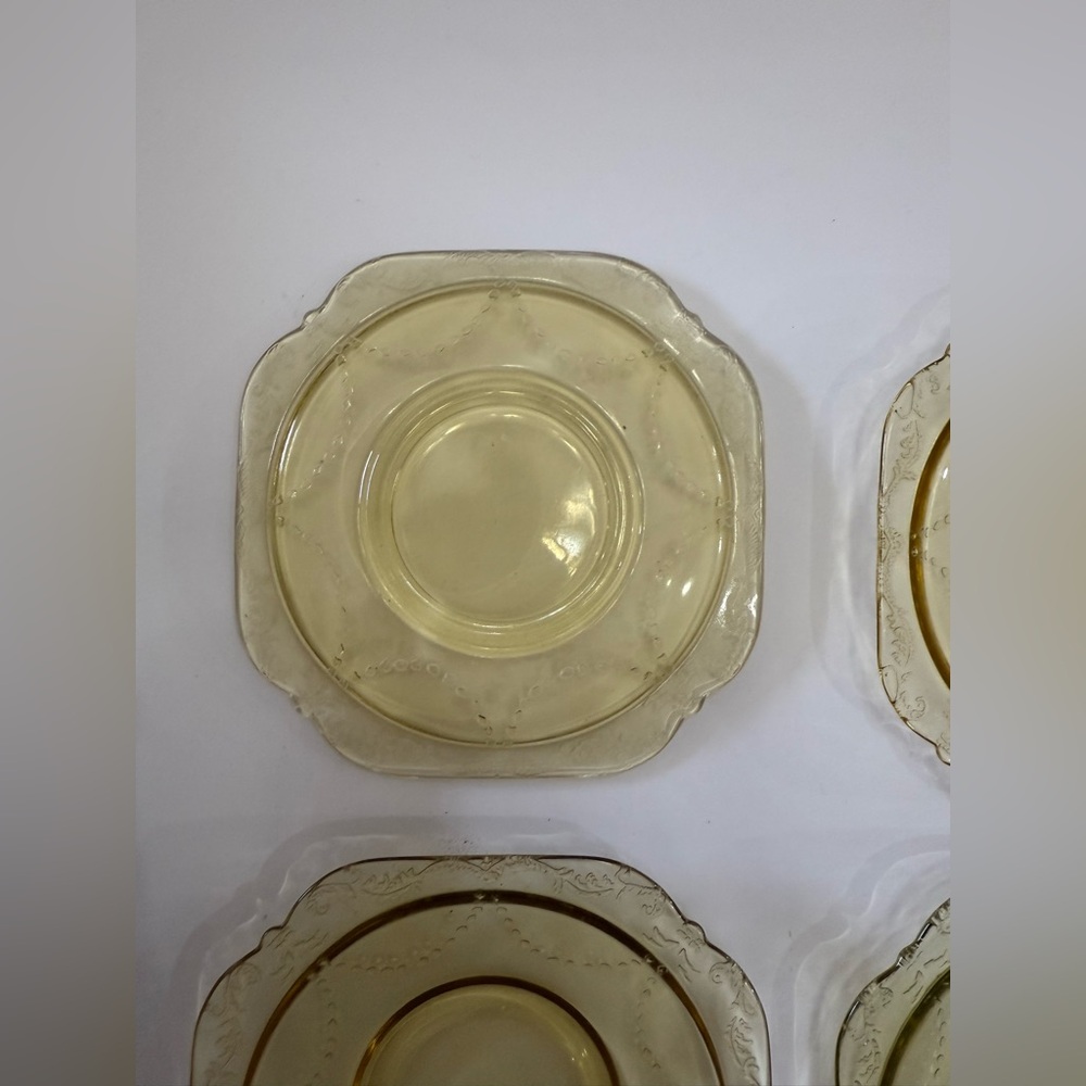 Vintage Depression
Glass Madrid Pattern
Federal Yellow Amber
4 Saucers - Picture 2 of 5